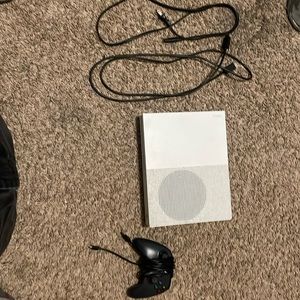 Xbox one S 500 GB with controller